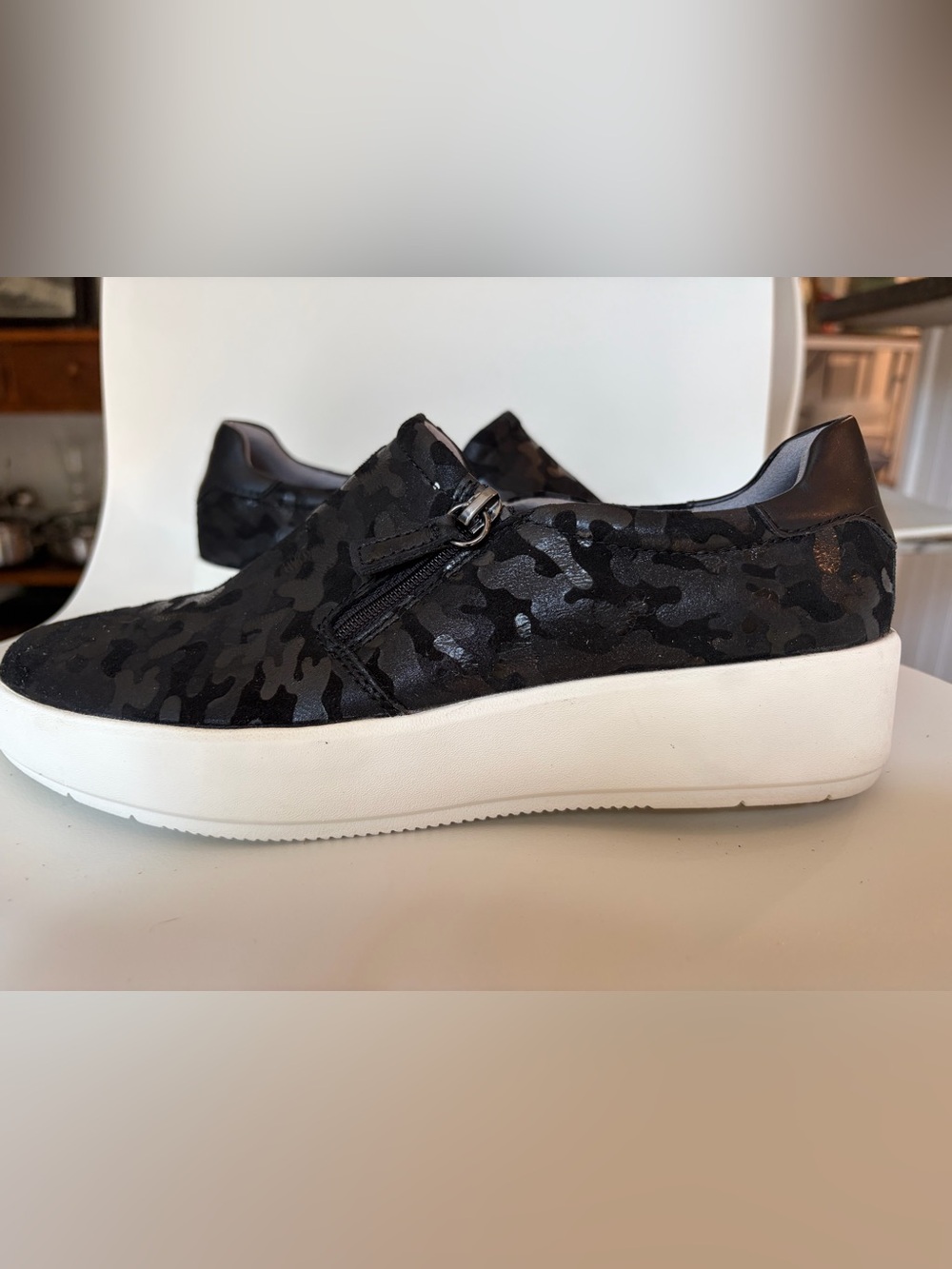 Clark’s “Layton” step Sneakers size 9.5